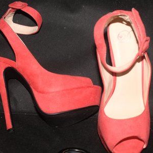 D Brand Faux Seude Strappy Peep toe peach Stiletos size 7.5